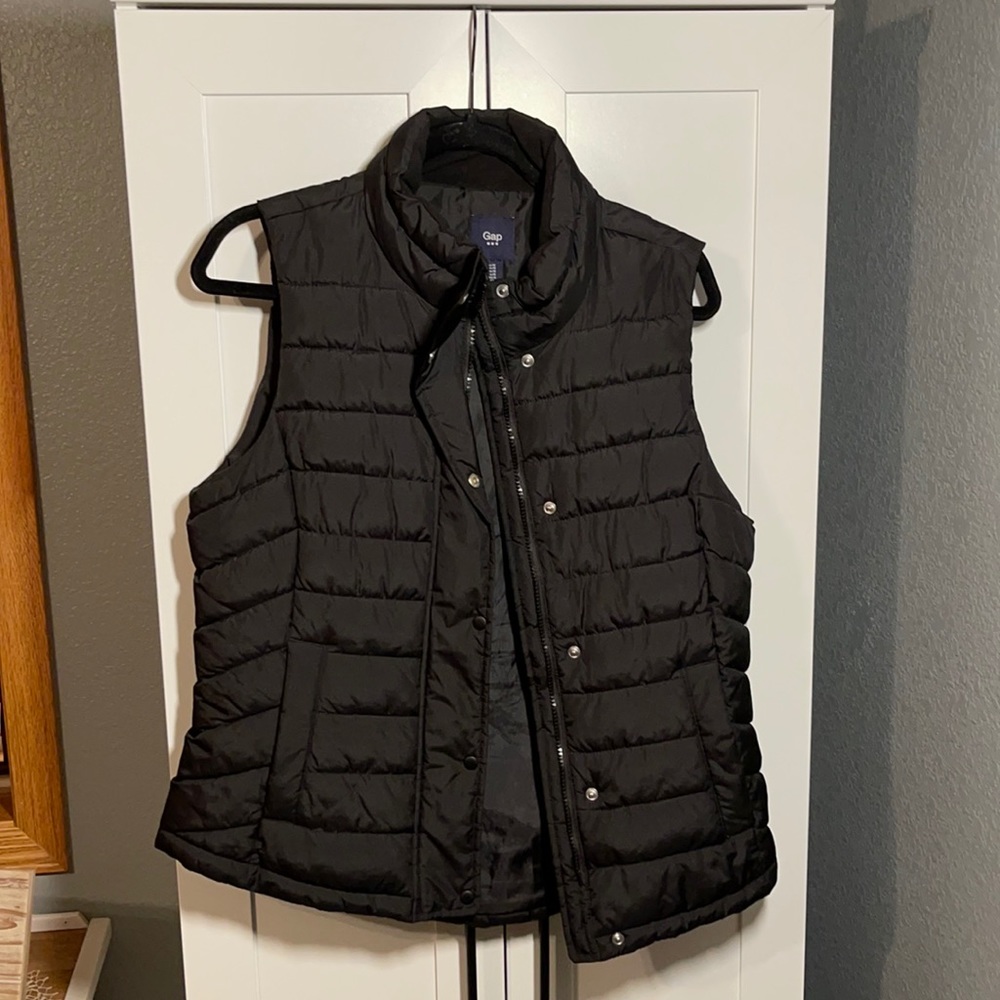 GAP | black vest | size medium